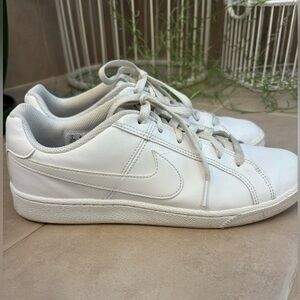 Nike Women’s Court Royal, size 9 🤍